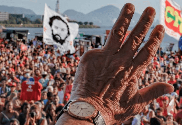 Imagem da noticia Tribunal decide nesta quarta se Lula deve devolver relógio de luxo recebido de presente em 2005