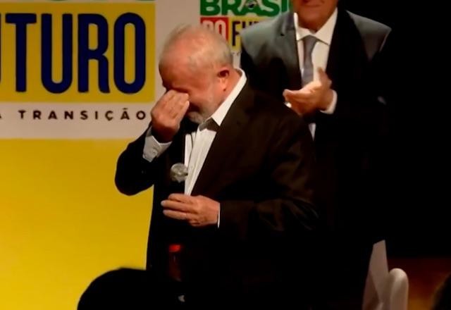 Imagem da noticia Lula chora ao dizer que meta do governo é combater a fome e a pobreza