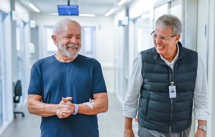 Imagem da noticia Lula passará por cirurgias em SP para aliviar dor no punho direito e cauterizar pele 