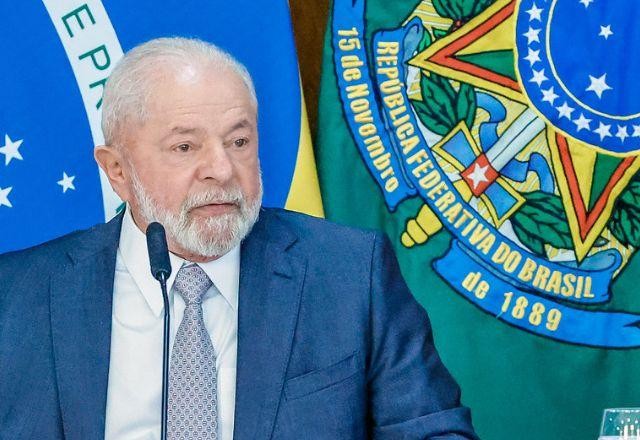 Imagem da noticia "Não é obrigação do MEC cuidar disso", diz Lula sobre escolas cívico-militares