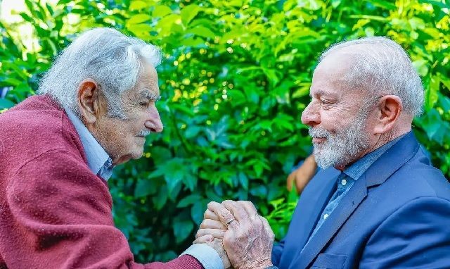 Imagem da noticia Lula lamenta morte de Mujica: "Exemplo de que a luta política e a doçura podem andar juntas"