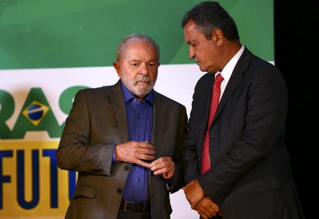 Lula faz primeira reunião ministerial para afinar discurso do governo