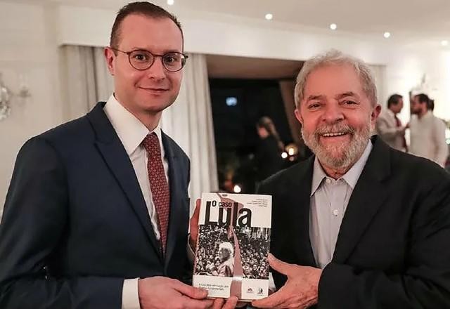 Imagem da noticia Janones diz que Lula vai indicar Zanin ao STF "no máximo" nesta 5ª feira