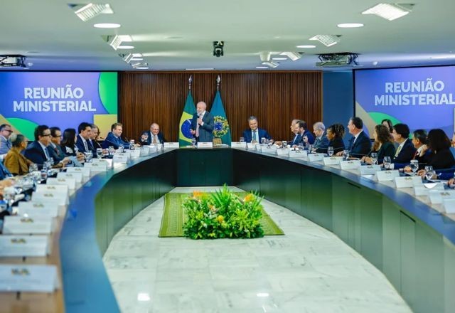 Imagem da noticia Planalto oficializa exoneração de Rui Costa, Jader Filho e Márcio França