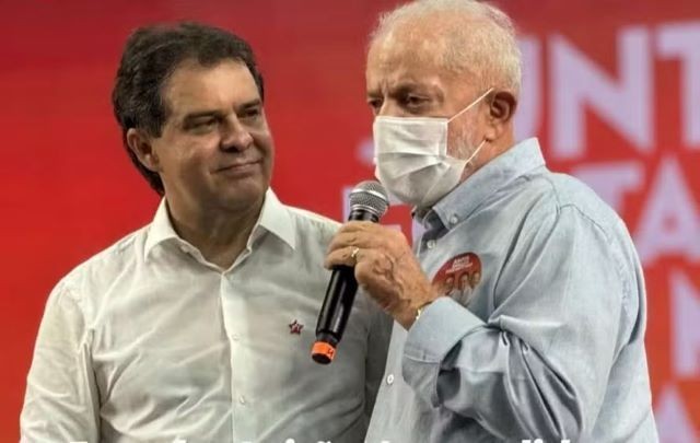 Imagem da noticia Justiça Eleitoral ordena exclusão de posts em que Lula pede votos a candidato do PT