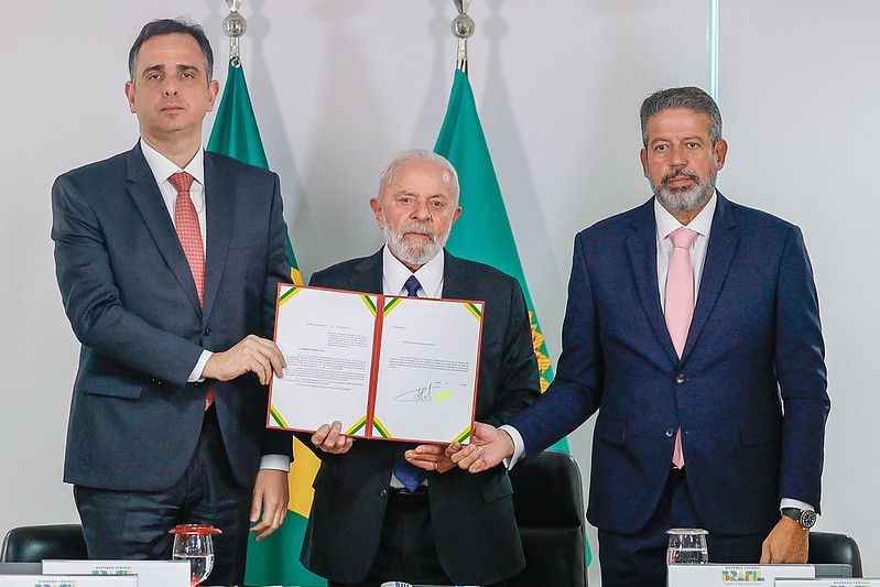 Imagem da noticia Lula assina decreto para acelerar repasses emergenciais ao Rio Grande do Sul
