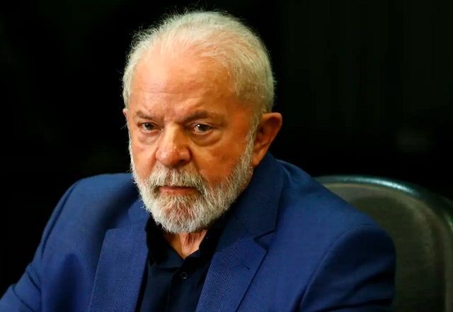 Imagem da noticia "Grupo de pessoas irresponsáveis resolveu dar um golpe neste país", diz Lula sobre 8/1