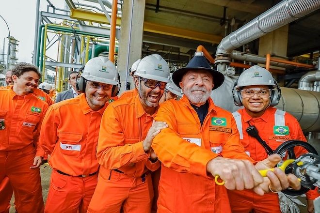 Imagem da noticia Lula cobra da Petrobras estoque de petróleo para proteger Brasil de choques externos