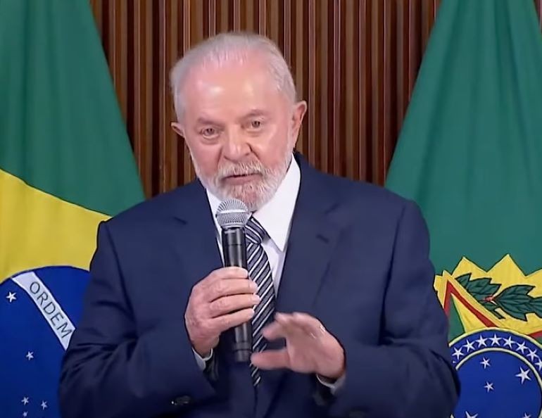 Imagem da noticia Lula chama Dino de "comunista do bem" e diz que ministro fica no governo até 8/1