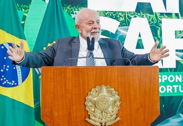 Lula diz que não é obrigado a cumprir déficit zero se "tiver coisas mais importantes a fazer"
