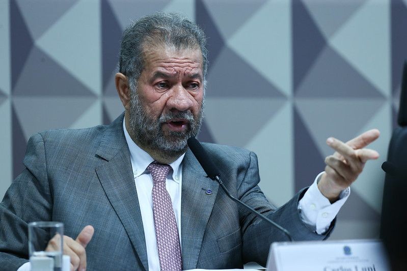 Imagem da noticia Lula e Lupi: destino do ministro da Previdência pode ser decidido nesta sexta
