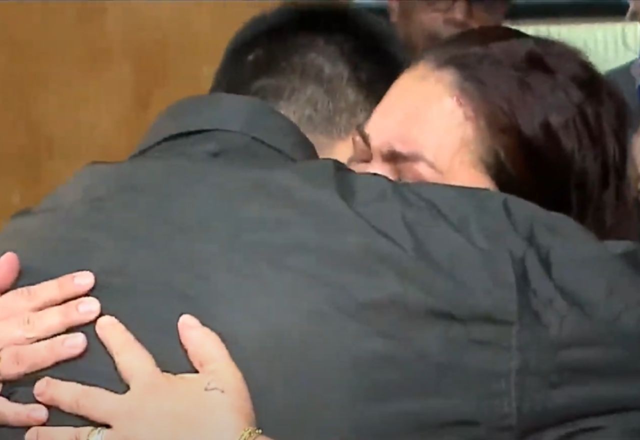 Imagem da noticia Mãe e filho separados pela enchente no RS se reencontram após 8 dias