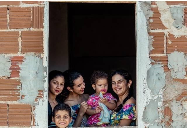 Auxílio: 110 mil mulheres chefes de família recebem hoje todas as parcelas