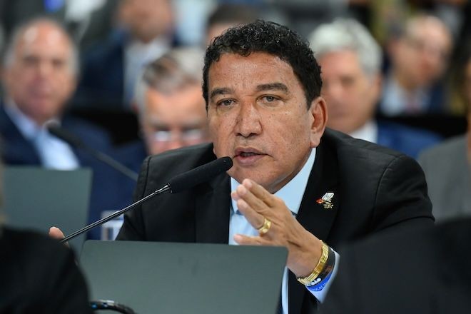 Imagem da noticia Técnica de enfermagem diz estar com medo e que tapa de Magno Malta foi “muito forte”