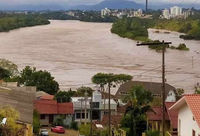 Imagem da noticia Chuvas no RS: 336 cidades gaúchas estão em calamidade pública, mostra lista da União 