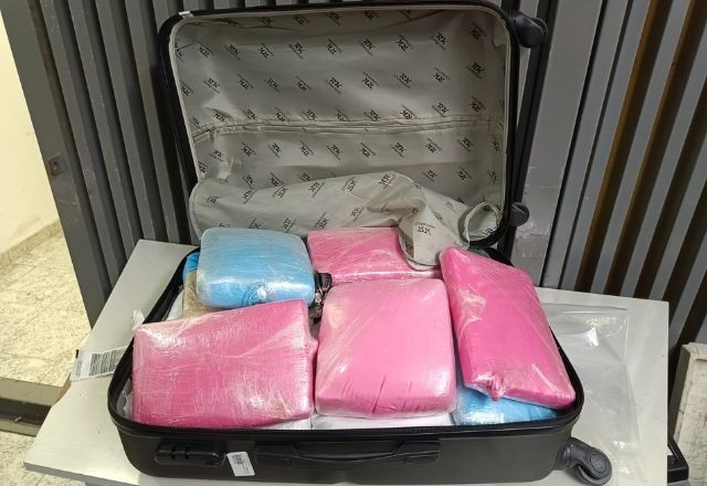 Imagem da noticia Mulher é presa com 10kg de droga dentro de travesseiros no Aeroporto de Guarulhos
