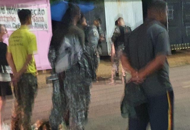 Imagem da noticia Manifestantes com facas, radiocomunicadores e estilingues são detidos