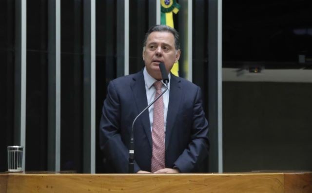 Imagem da noticia STF suspende investigação contra presidente do PSDB por suspeita de desvios na saúde de Goiás