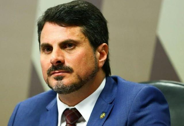Imagem da noticia Marcos do Val nega “acordão” com Moraes após suspensão de medidas cautelares
