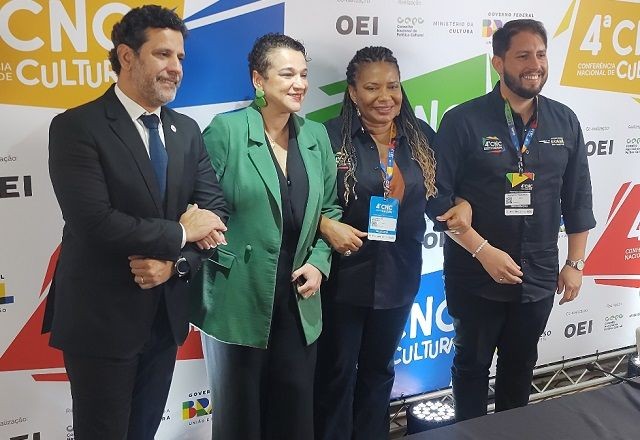 Imagem da noticia Ministra diz que sociedade precisa entender "grande tesouro" da cultura para que ela vire política