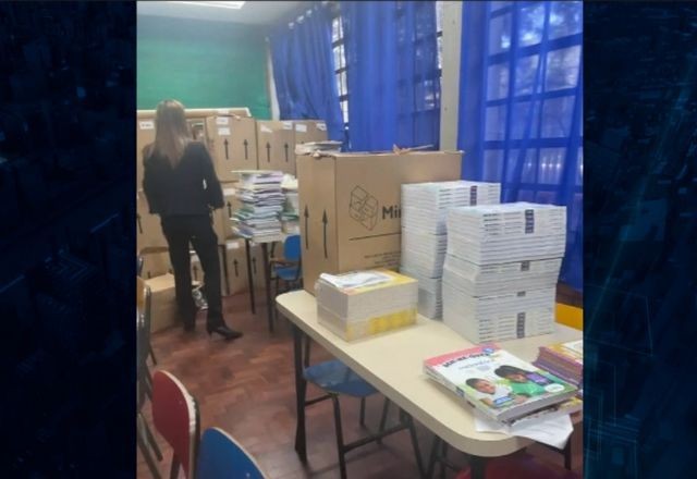 Imagem da noticia Fraude em material escolar: ex-secretária de Educação e mais três servidores são presos em Porto Alegre