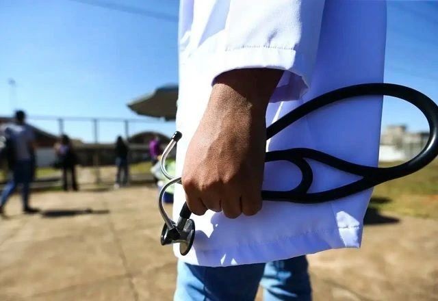 Imagem da noticia Número de médicos no Brasil cresce, mas desigualdade na distribuição persiste