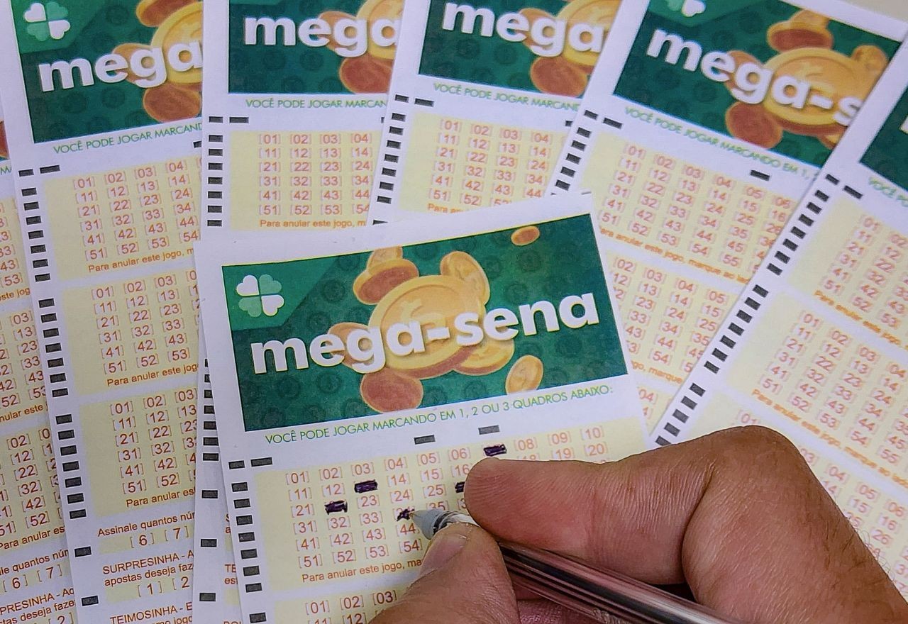 Mega-Sena acumula e chega a R$ 50 milhões; veja os números sorteados