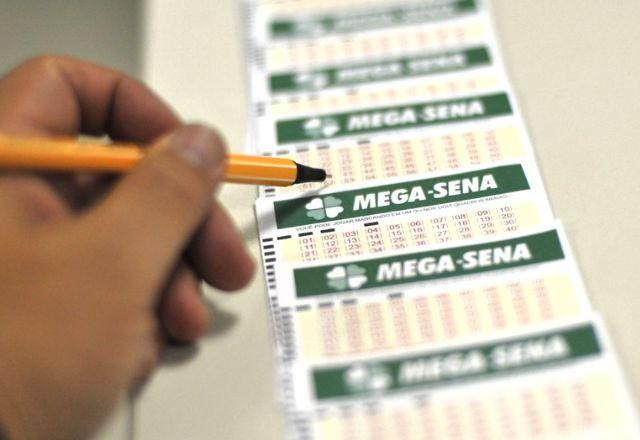 Mega-Sena: Aposta única acerta 6 dezenas e leva R$ 66 milhões