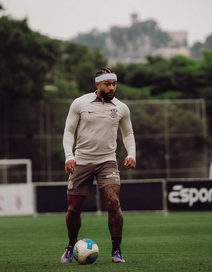 Imagem da noticia Memphis Depay é condenado a prisão por dirigir bêbado em Mônaco; atacante pede desculpas