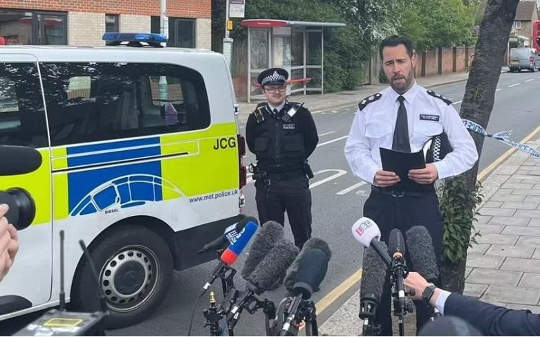 Imagem da noticia Garoto de 13 anos é morto em ataque com espada em Londres