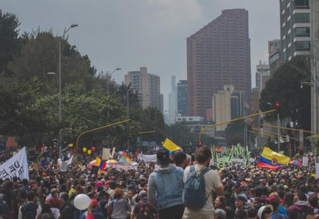 Protestos na Colômbia: ONU pede reforma urgente no policiamento