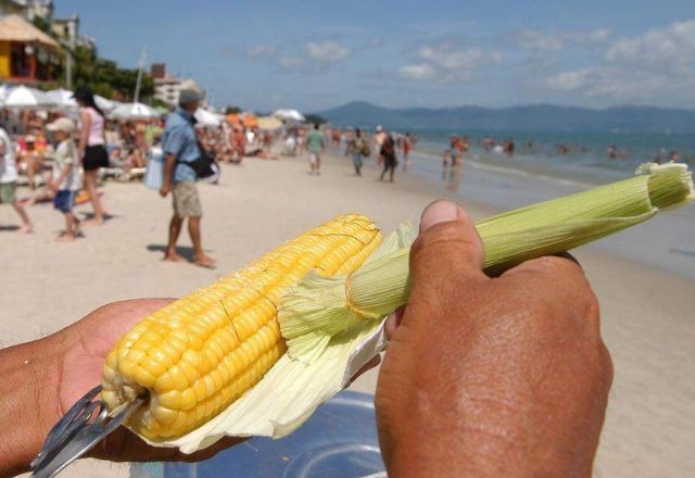 Imagem da noticia Turista argentina cai no “golpe do milho” e perde R$ 20 mil em Copacabana