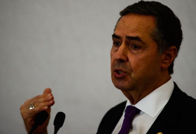 Imagem da noticia "É a volta ao filme de terror", diz Barroso sobre voto impresso
