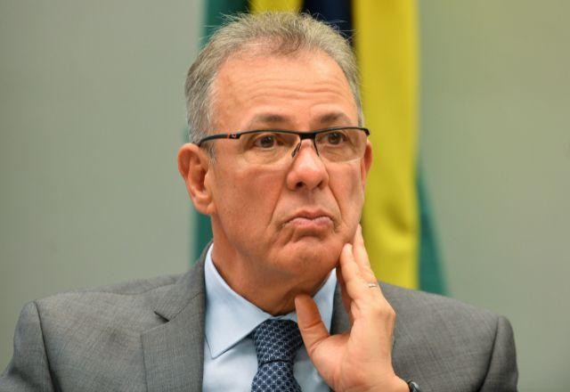 Imagem da noticia Joias: PF deve ouvir ex-ministro Albuquerque ainda nesta 5ª feira