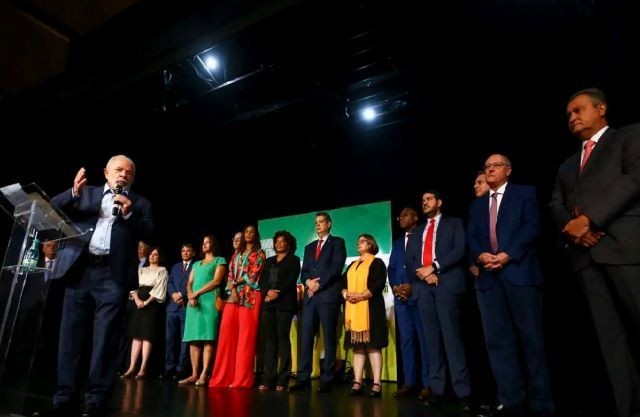 Imagem da noticia Sem planos eleitorais para 2024, ministros tentam prolongar permanência na Esplanada