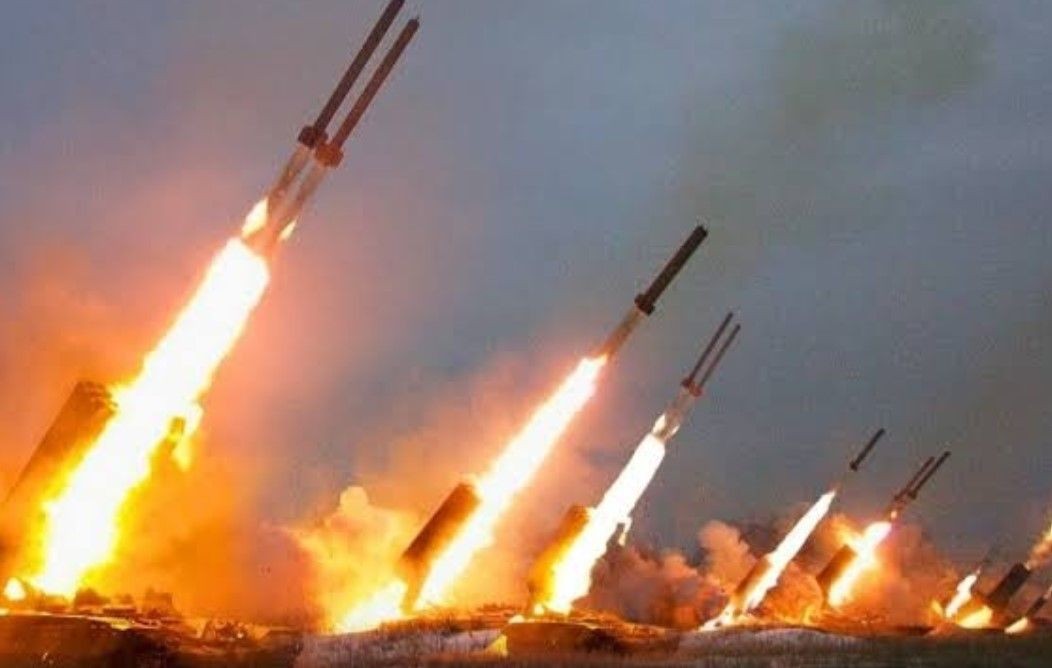 Imagem da noticia EUA revidam ataque dos Houthis para destruir mísseis usados contra navios no Mar Vermelho