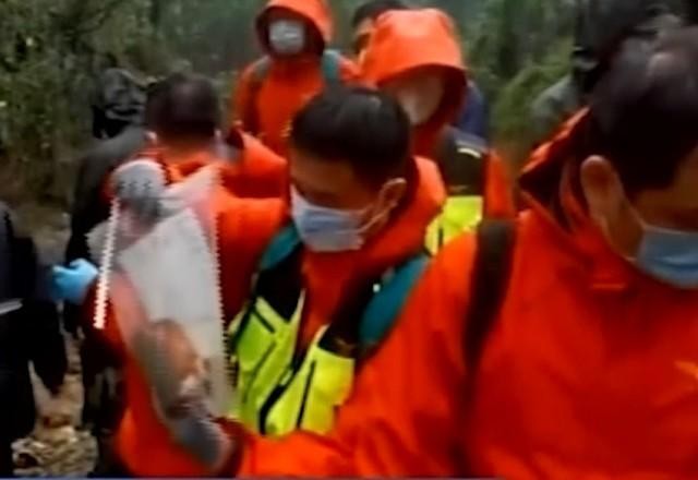 Caixa-preta de avião que caiu na China com 132 pessoas a bordo é encontrada
