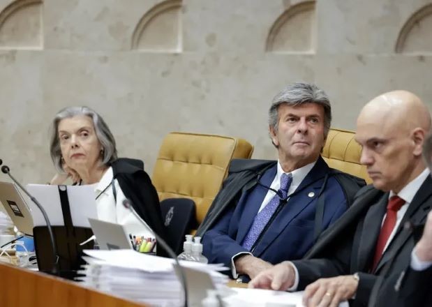 Imagem da noticia Fux vota para absolver Bolsonaro e os outros réus do crime de organização criminosa 