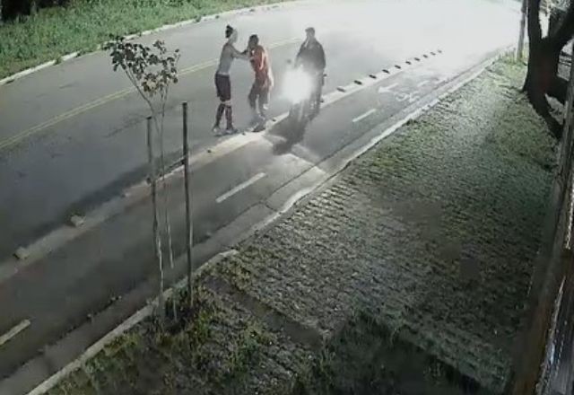 Imagem da noticia Mulher tem dedo mordido por bandido em tentativa de assalto na zona oeste de São Paulo