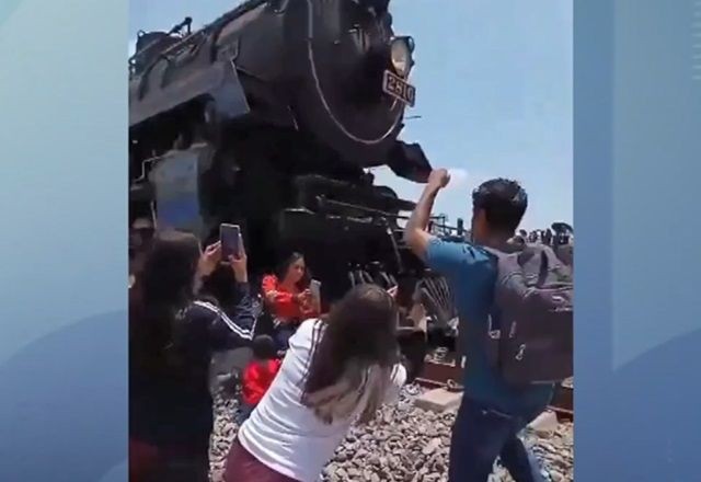 Imagem da noticia Mulher morre após ser atropelada por trem enquanto tentava “selfie”