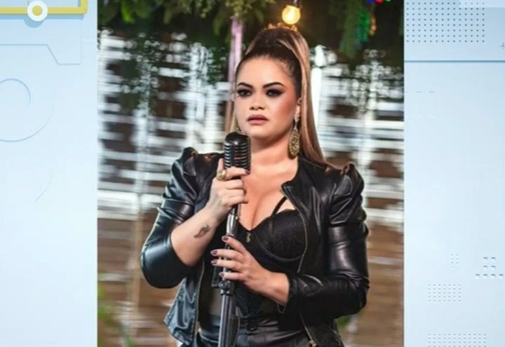 Imagem da noticia Cantora Dani Li morre aos 35 anos após cirurgia