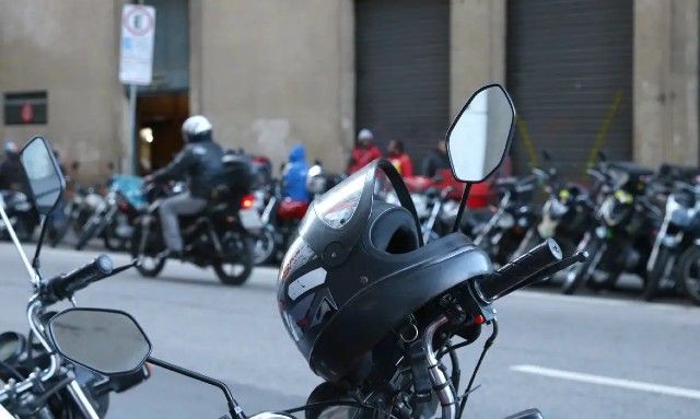 Imagem da noticia Justiça mantém suspensão, mas recomenda regulamentação do serviço de mototáxi em SP