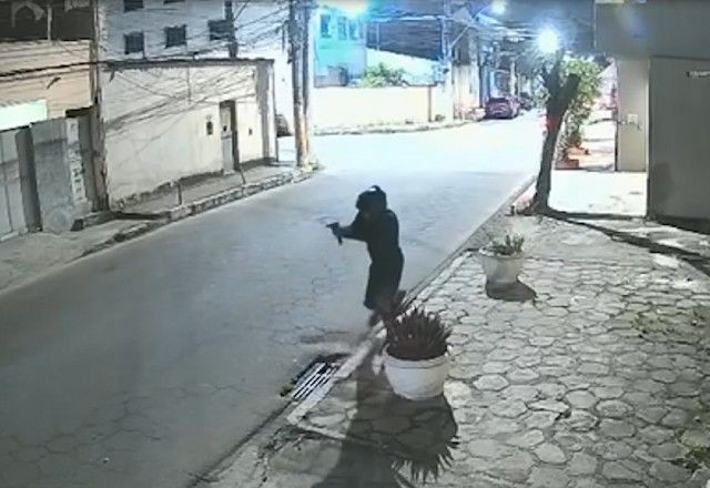 Imagem da noticia Motociclista reage a tentativa de assalto e atira em suspeito em Duque de Caxias (RJ)