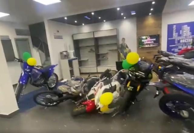 Imagem da noticia Cerca de 30 criminosos invadem loja em São Paulo para furtar motos