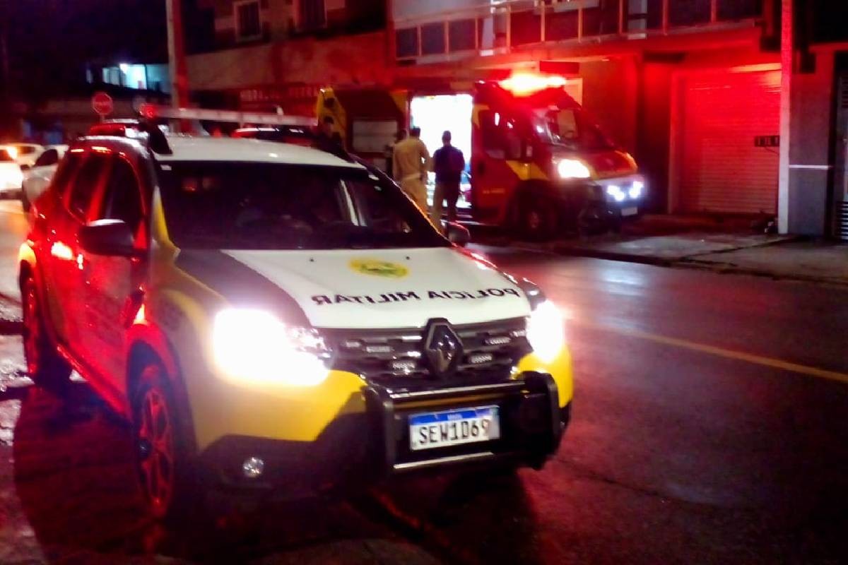 Imagem da noticia Mulher é presa, suspeita de matar marido com facada no peito no Curitiba