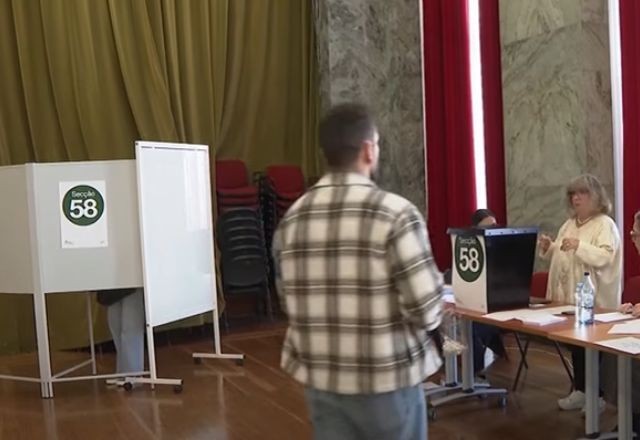 Imagem da noticia Portugal vai às urnas em eleição que pode consolidar extrema direita no país