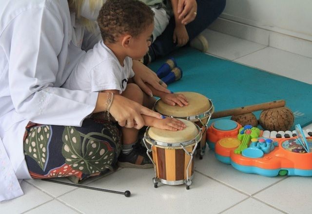 Imagem da noticia Lula sanciona com vetos lei que regulamenta profissão de musicoterapeuta