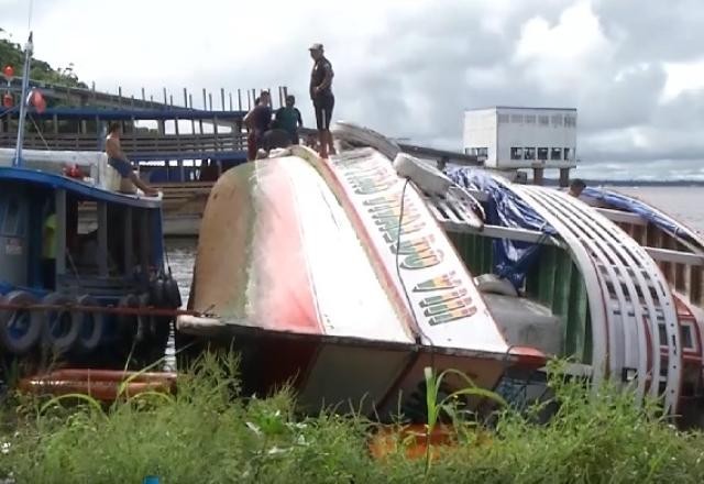 Imagem da noticia Barco com 42 pessoas naufraga após colisão em Manaus