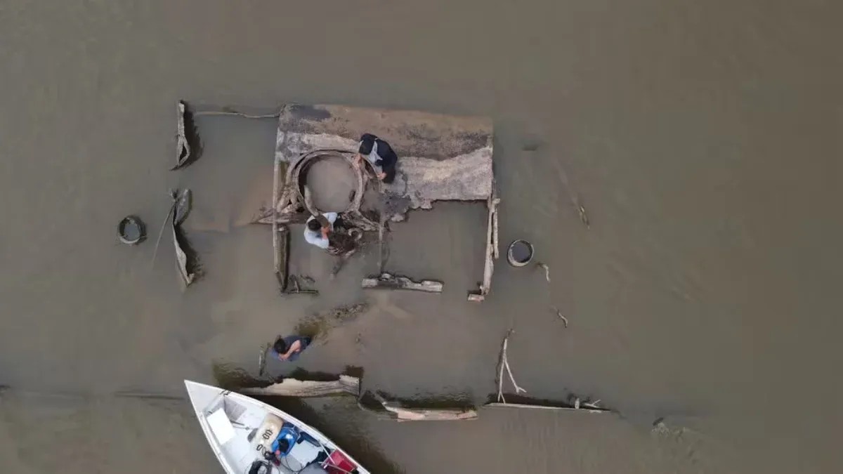 Imagem da noticia Seca no Amazonas expõe navio do século 19 naufragado