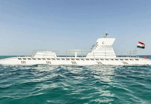 Imagem da noticia Submarino naufraga no Egito e seis turistas russos morrem